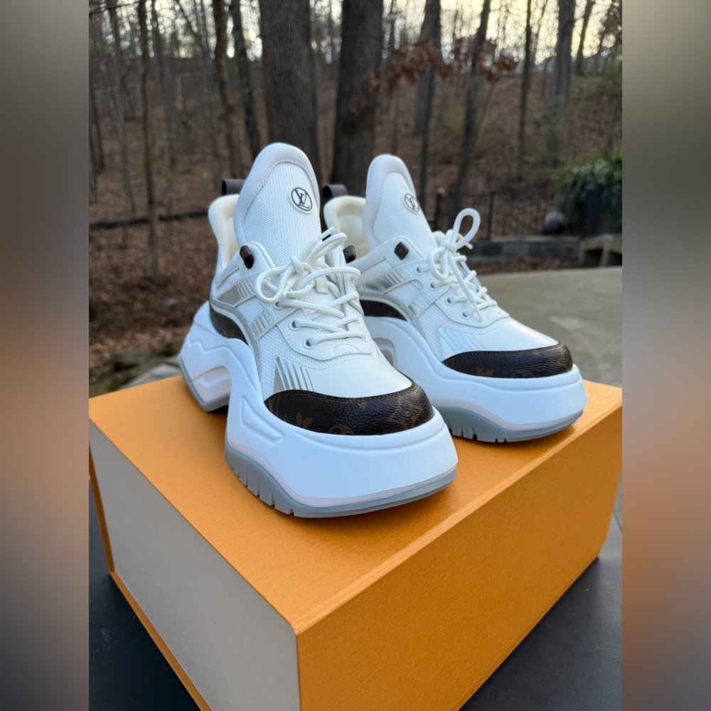 Louis Vuitton White Sneakers with Brown Monogram Toe Panels - Picture 2 of 12